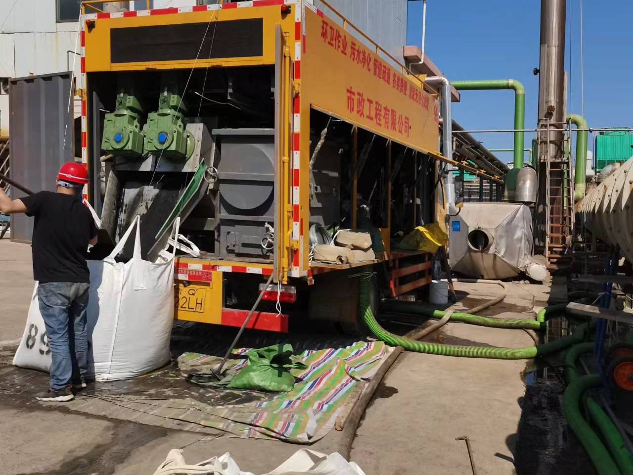 邹城淤泥压干处理