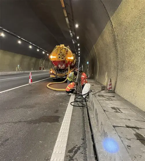 邹城隧道排水渠清淤